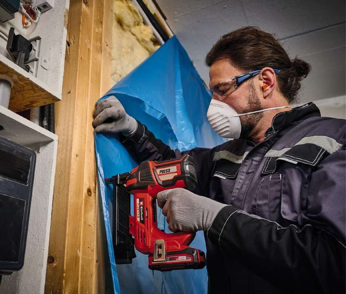 Степлер для скоб акумуляторний Einhell FIXETTO 18/38 S : з АКБ 18V 2.5 Ah, довжина скоби 10-38мм, ширина 5,7мм, 60 п/хв 4257785 4512097 фото