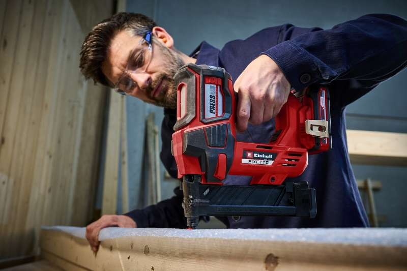 Степлер для скоб акумуляторний Einhell FIXETTO 18/38 S : з АКБ 18V 2.5 Ah, довжина скоби 10-38мм, ширина 5,7мм, 60 п/хв 4257785 4512097 фото