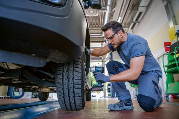 Професійний акумуляторний ударний гайковерт Bosch Professional GDS 18V-450 PC : без АКБ, 450 Hm, 2300 об/хв, 3300 уд/хв 06019K4100 фото